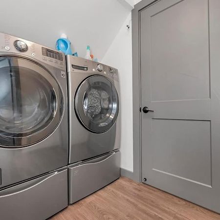 Tranquil Oasis 2 Bedroom Suite With Pool View 빅토리아 외부 사진