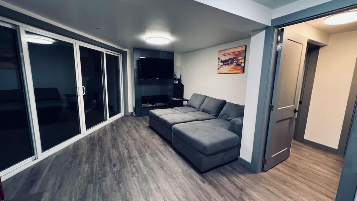 Tranquil Oasis 2 Bedroom Suite With Pool View 빅토리아 외부 사진