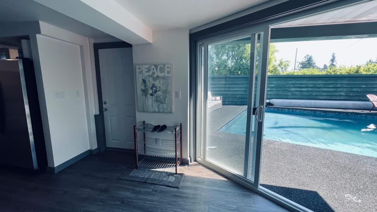 Tranquil Oasis 2 Bedroom Suite With Pool View 빅토리아 외부 사진