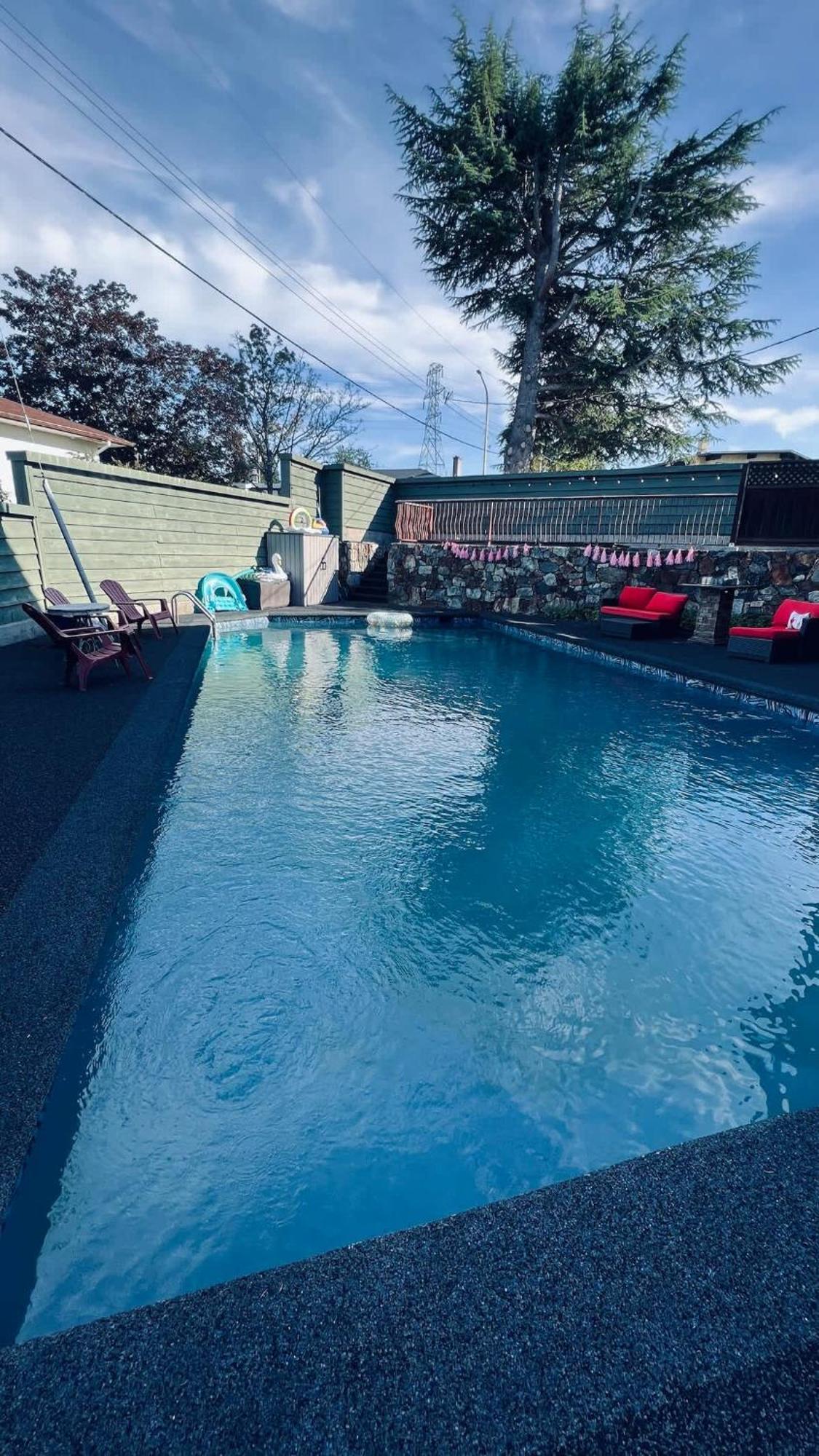 Tranquil Oasis 2 Bedroom Suite With Pool View 빅토리아 외부 사진