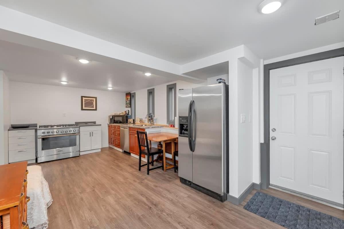 Tranquil Oasis 2 Bedroom Suite With Pool View 빅토리아 외부 사진